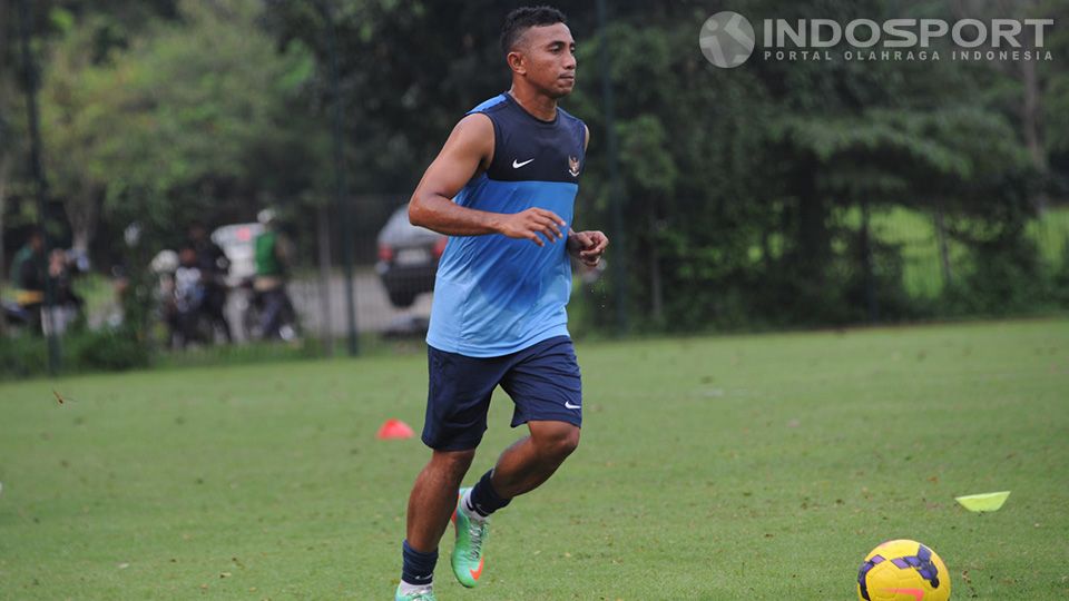 Firman Utina pada saat latihan bersama timnas di lapangan Sekolah Pelita Harapan, Karawaci, Tangerang. Copyright: © Ratno Prasetyo/ INDOSPORT